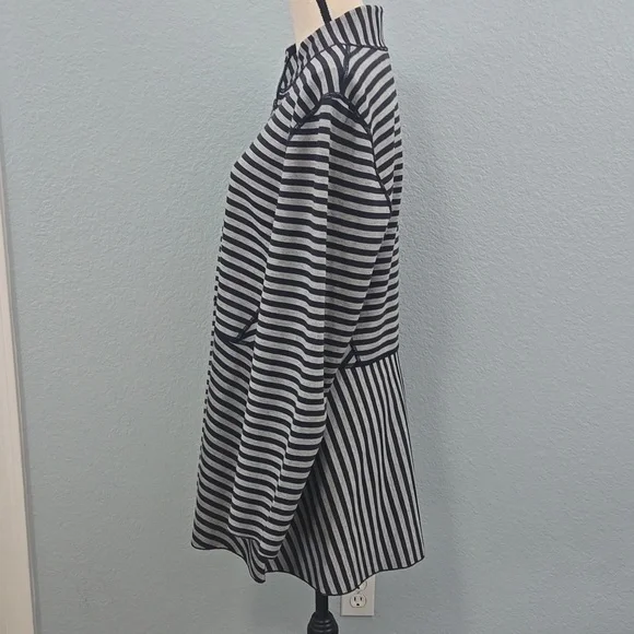 SOFT SURROUNDINGS Althea Reversible Striped Peplum Navy Gray Zip Up Jacket Sz XL - Picture 7 of 14
